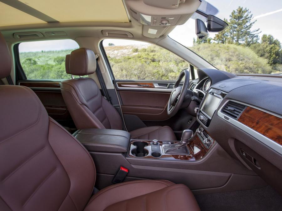  Volkswagen Touareg V6 TDi 2010 года  (US) (фото 14 из 16)
